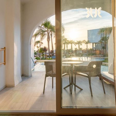 סהרה דה לוס אטונס Zahara Beach & Spa By Qhotels - Adults Recommended מראה חיצוני תמונה A view of the pool from a guest room