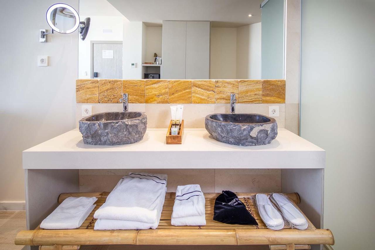 סהרה דה לוס אטונס Zahara Beach & Spa By Qhotels - Adults Recommended מראה חיצוני תמונה Bathroom at the Hotel