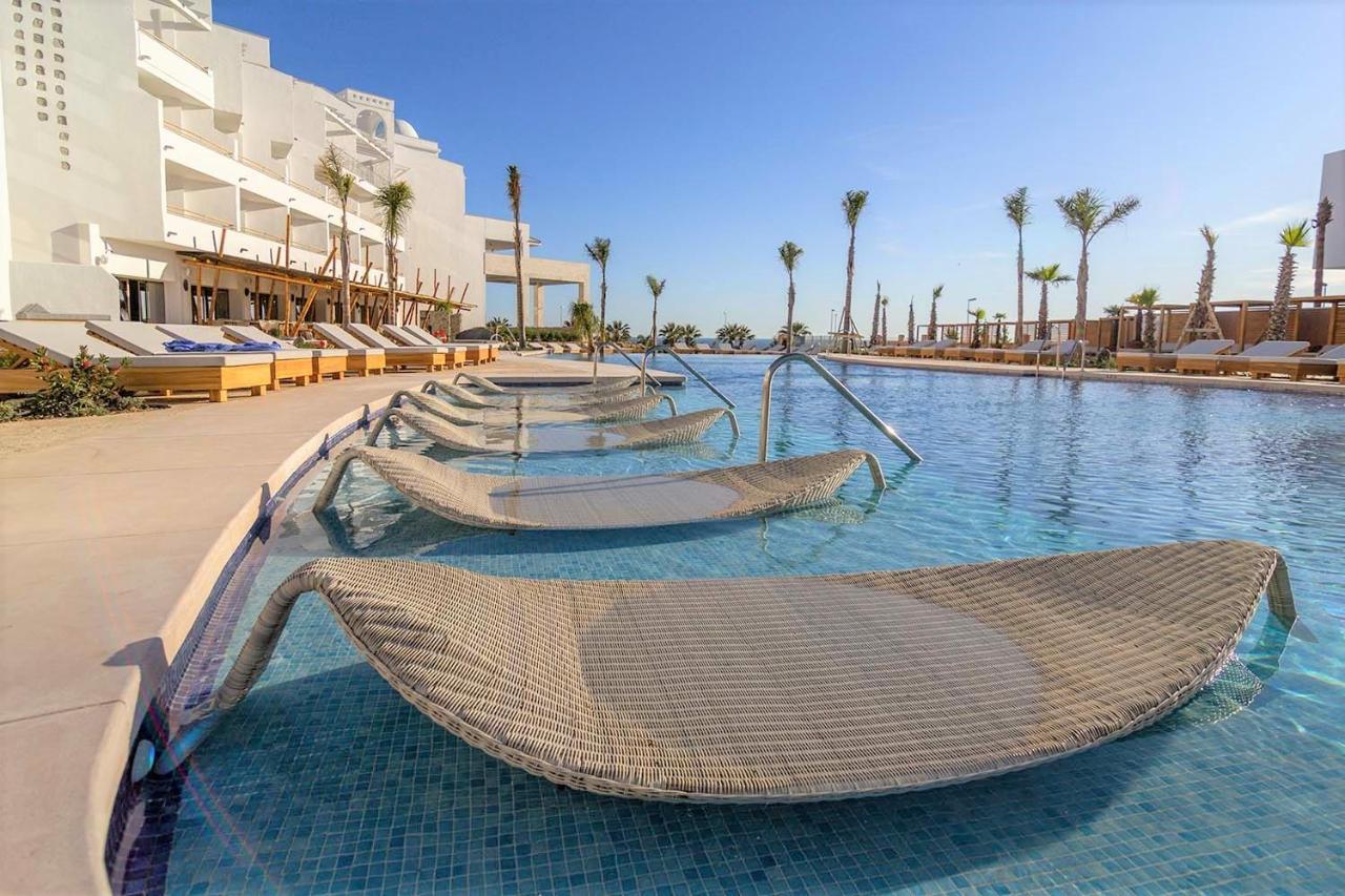 סהרה דה לוס אטונס Zahara Beach & Spa By Qhotels - Adults Recommended מראה חיצוני תמונה The swimming pool at the hotel