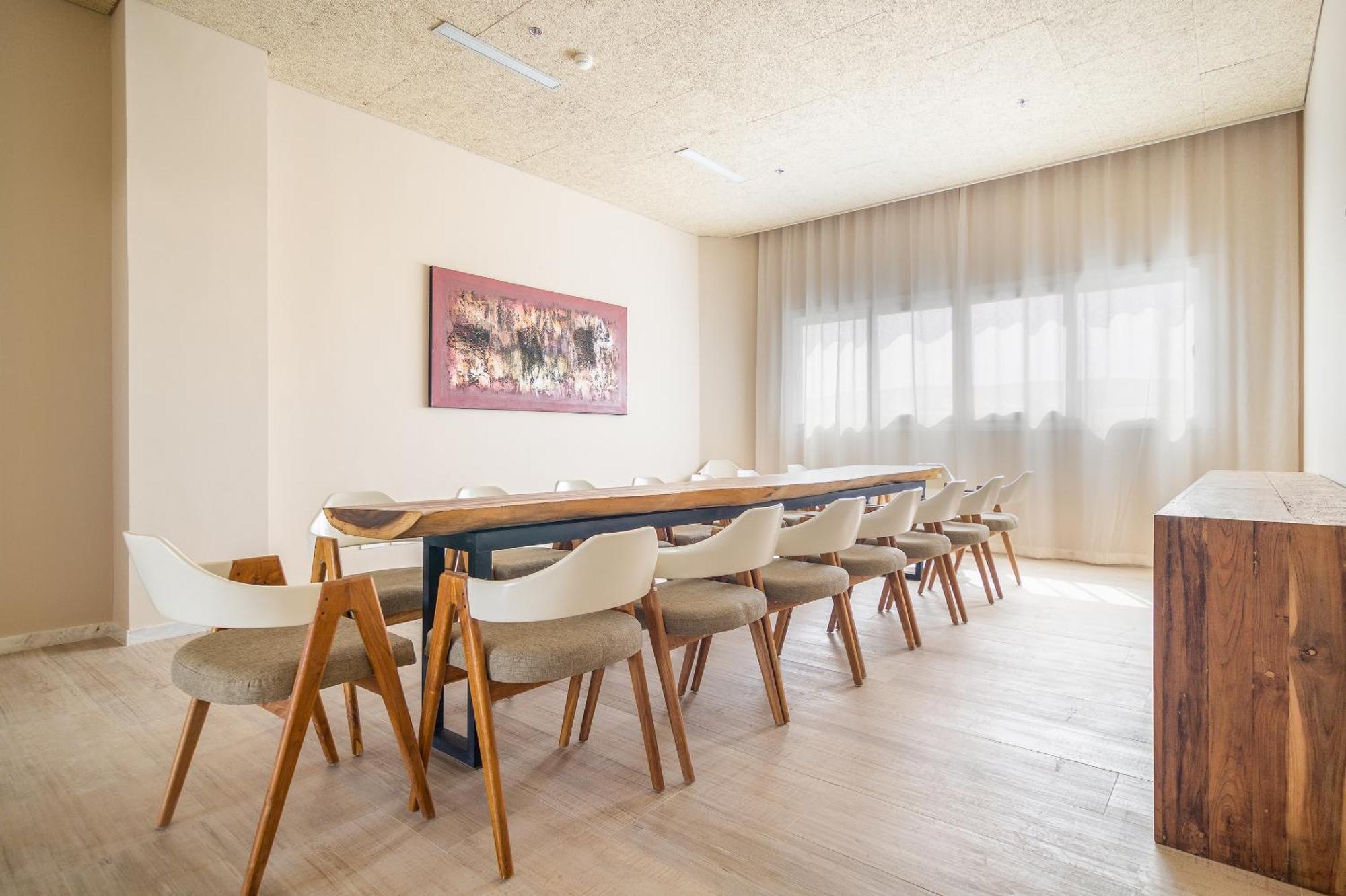סהרה דה לוס אטונס Zahara Beach & Spa By Qhotels - Adults Recommended מראה חיצוני תמונה The boardroom