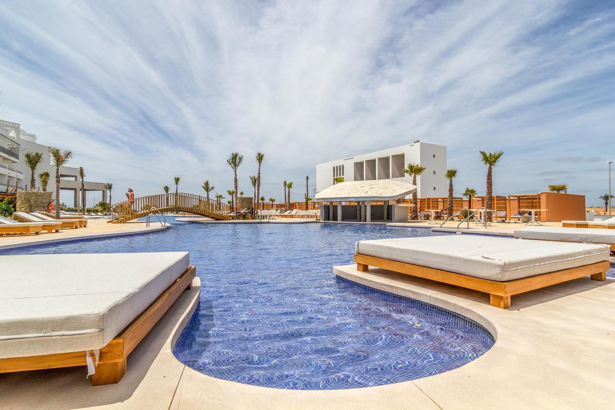 סהרה דה לוס אטונס Zahara Beach & Spa By Qhotels - Adults Recommended מראה חיצוני תמונה The swimming pool at the hotel